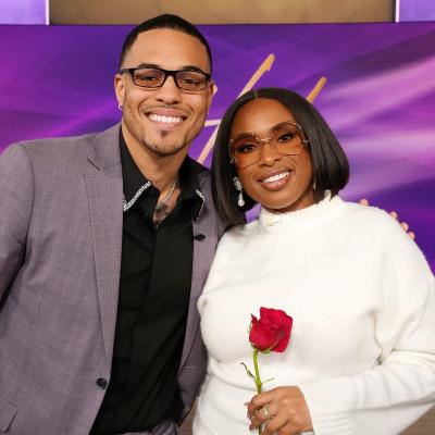 The Bachelor Grant Ellis with Jennifer Hudson holding a red rose